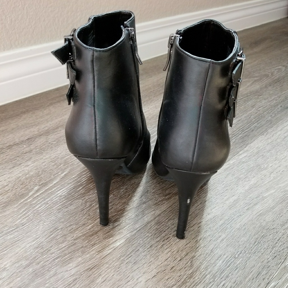 🔥SOLD🔥 BCBG Booties - Picture 5 of 7